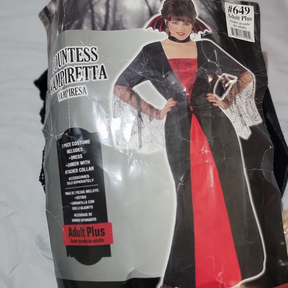 Vampire costume - Picture 8 of 15